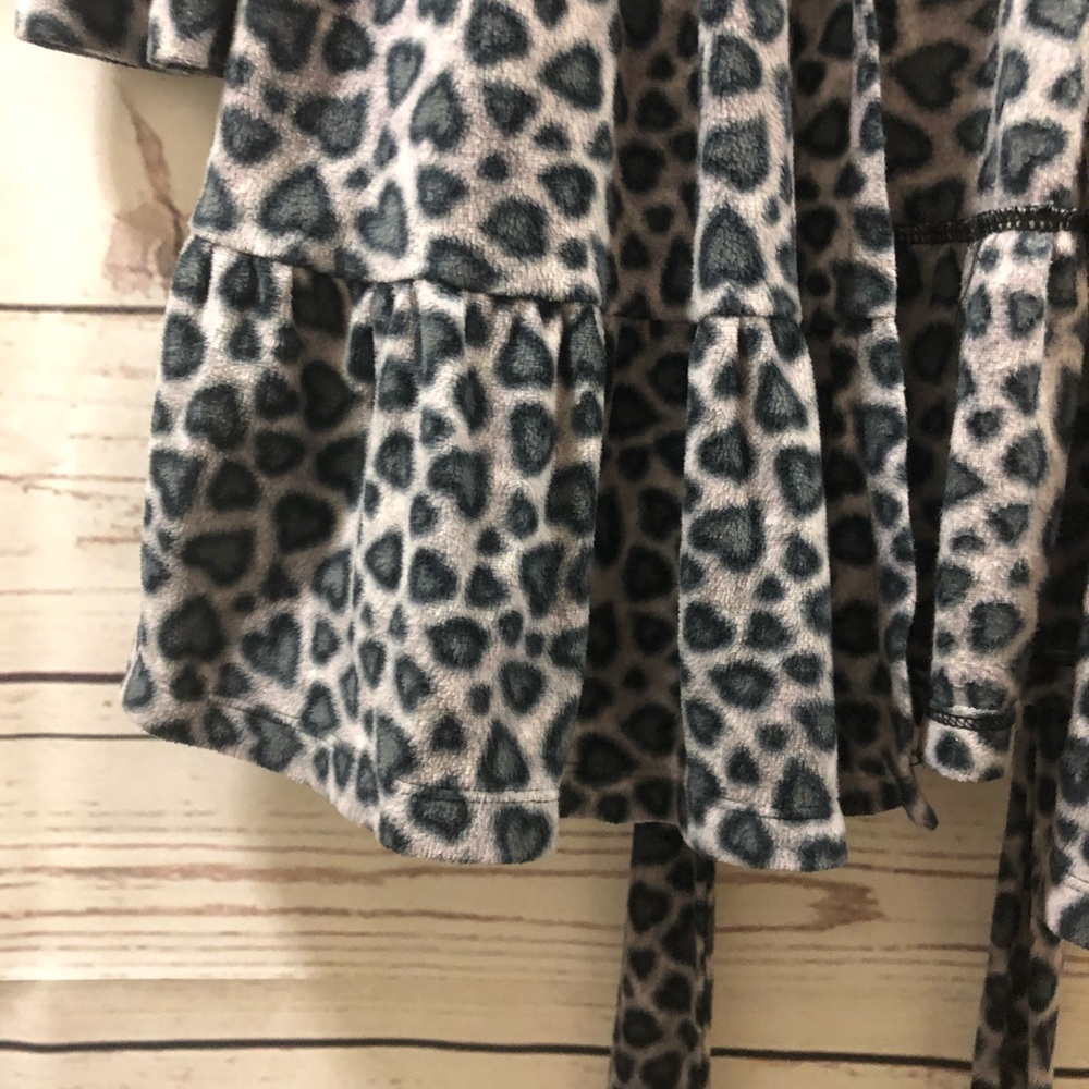 Betsy Johnson Leopard Heart Print Robe - Picture 4 of 6